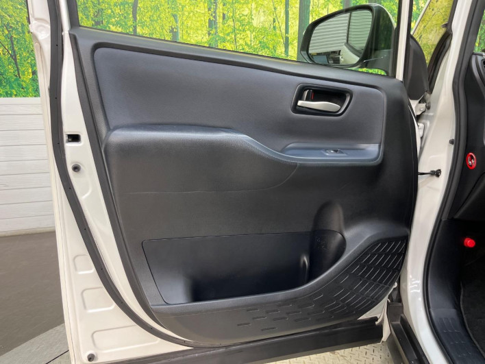 2015 Toyota Noah DBA-ZRR80W (UW-6a1ba7747f47e)[19]