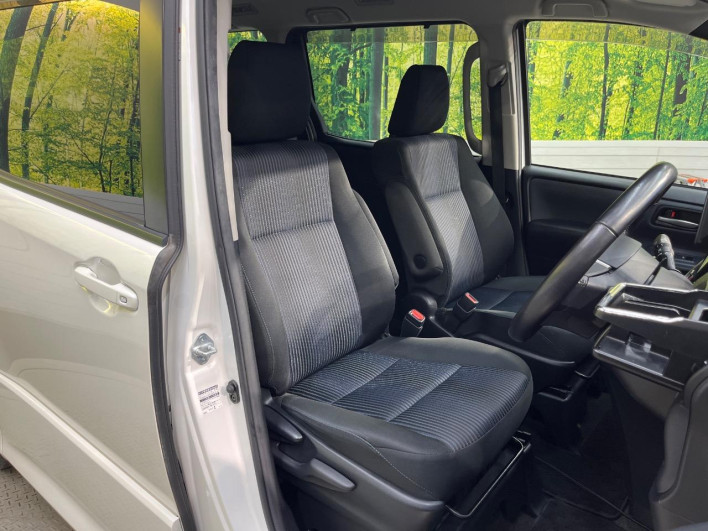 2015 Toyota Noah DBA-ZRR80W (UW-6a1ba7747f47e)[14]