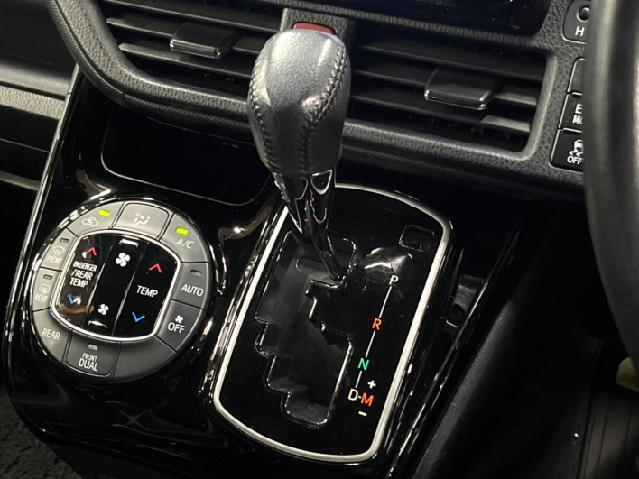 2020 Toyota Noah DBA-ZRR80W (UW-6a1ba77da1a1a)[6]