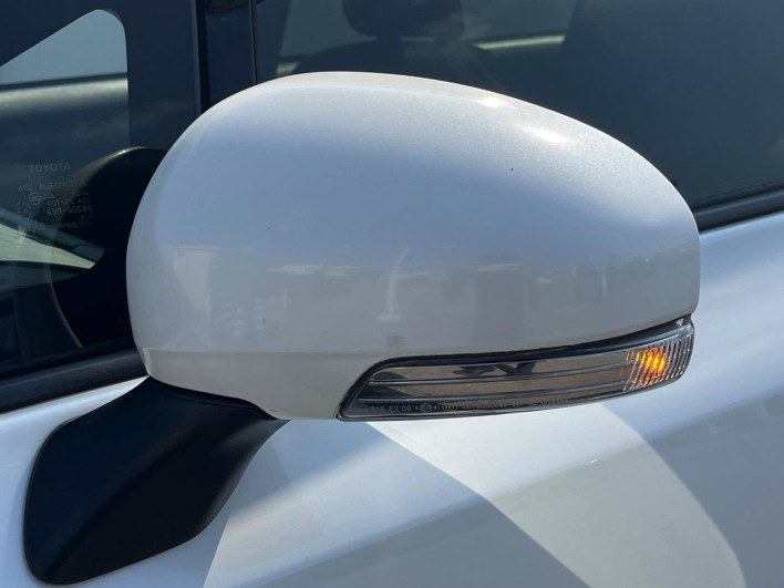 2013 Toyota Prius α DAA-ZVW41W (UW-6a1ba789e8156)[14]