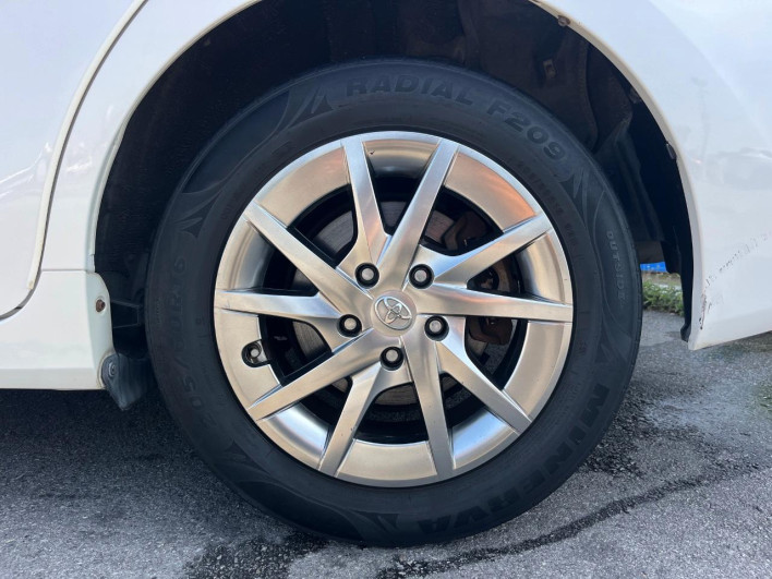 2013 Toyota Prius α DAA-ZVW41W (UW-6a1ba789e8156)[11]