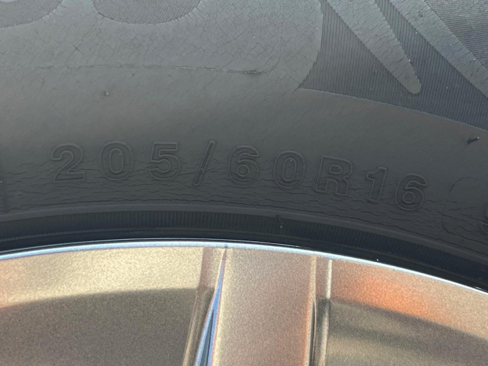 2013 Toyota Prius α DAA-ZVW41W (UW-6a1ba789e8156)[8]