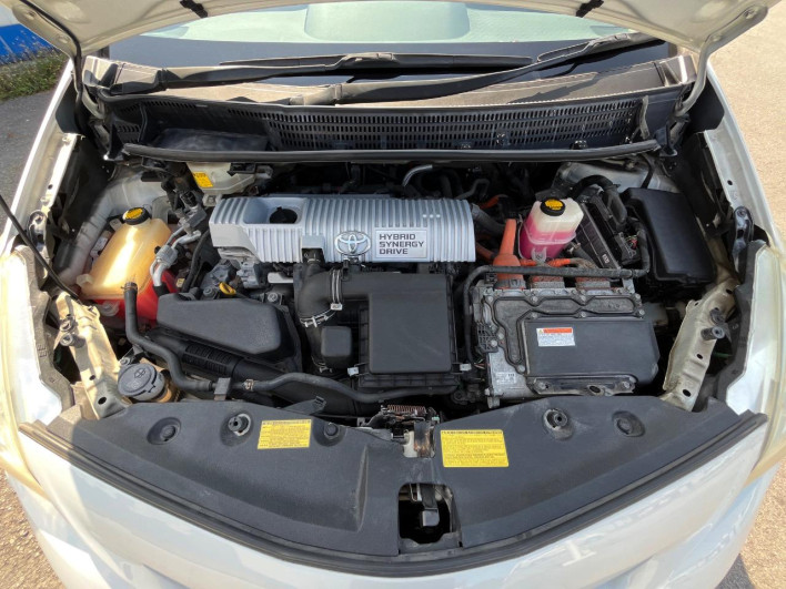 2013 Toyota Prius α DAA-ZVW41W (UW-6a1ba789e8156)[4]