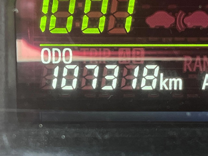 2013 Toyota Prius α DAA-ZVW41W (UW-6a1ba789e8156)[2]