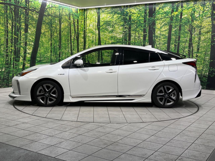 2020 Toyota Prius DAA-ZVW51 (UW-6a1ba78d7e79e)[11]