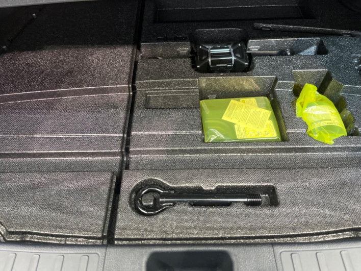 2022 Toyota Prius 6AA-ZVW51 (UW-6a1ba78e66401)[26]