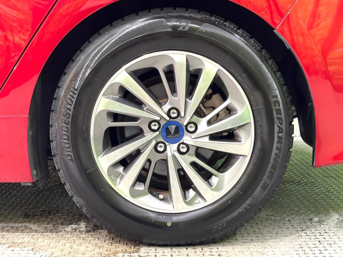 2017 Toyota Prius PHV DLA-ZVW52 (UW-6a1ba790d32ec)[21]