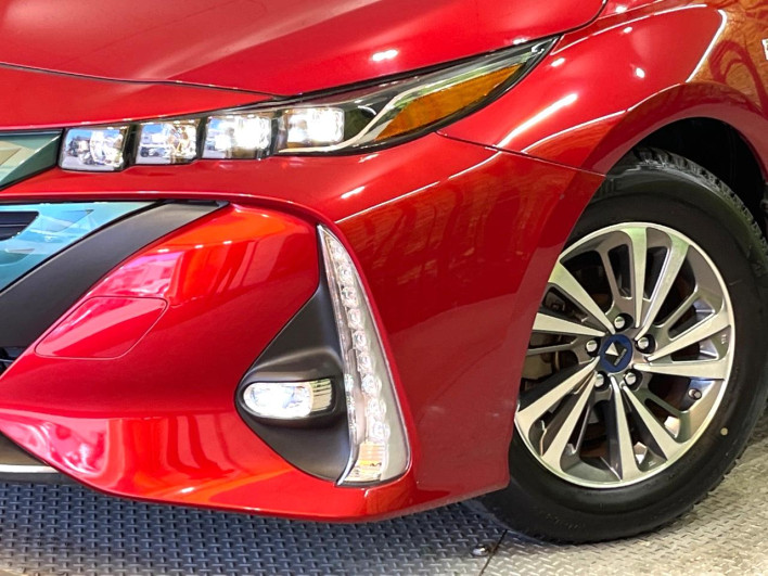 2017 Toyota Prius PHV DLA-ZVW52 (UW-6a1ba790d32ec)[16]