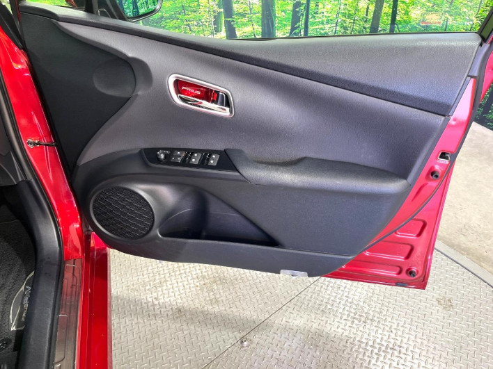 2017 Toyota Prius PHV DLA-ZVW52 (UW-6a1ba790d32ec)[28]