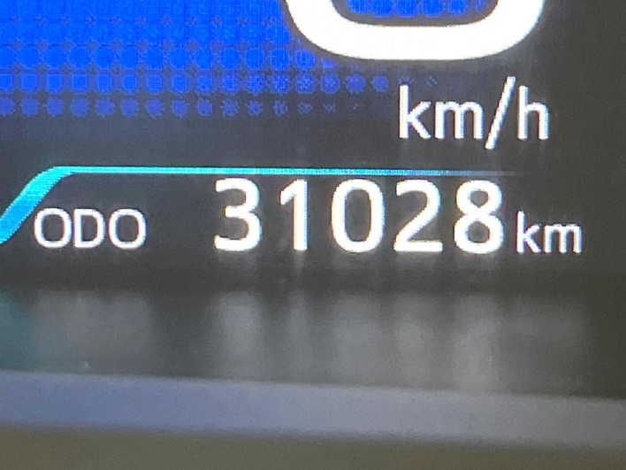 2017 Toyota Prius PHV DLA-ZVW52 (UW-6a1ba790d32ec)[2]