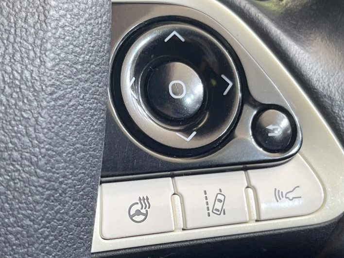 2017 Toyota Prius PHV DLA-ZVW52 (UW-6a1ba7917184b)[19]