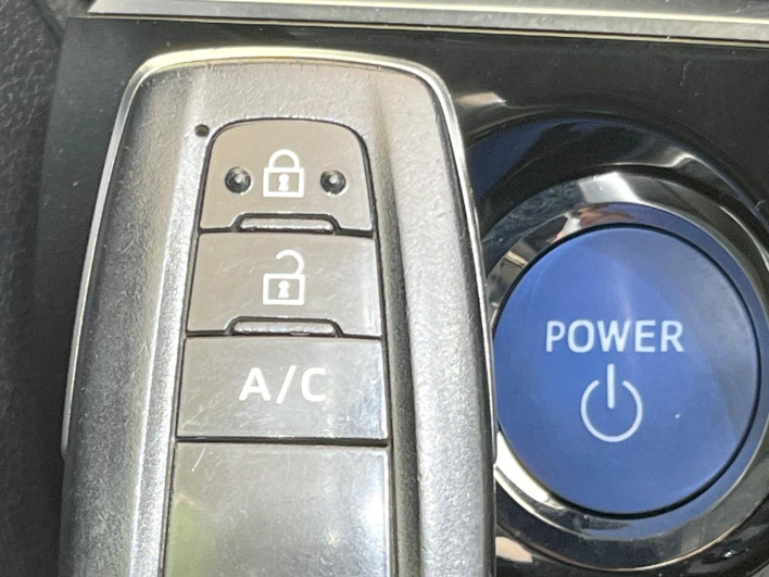 2017 Toyota Prius PHV DLA-ZVW52 (UW-6a1ba7917184b)[17]