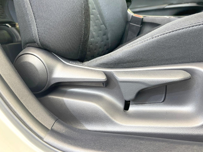 2017 Toyota Prius PHV DLA-ZVW52 (UW-6a1ba7917184b)[14]