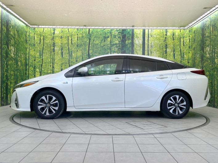 2017 Toyota Prius PHV DLA-ZVW52 (UW-6a1ba7917184b)[7]