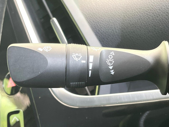 2017 Toyota Prius PHV DLA-ZVW52 (UW-6a1ba7917184b)[22]