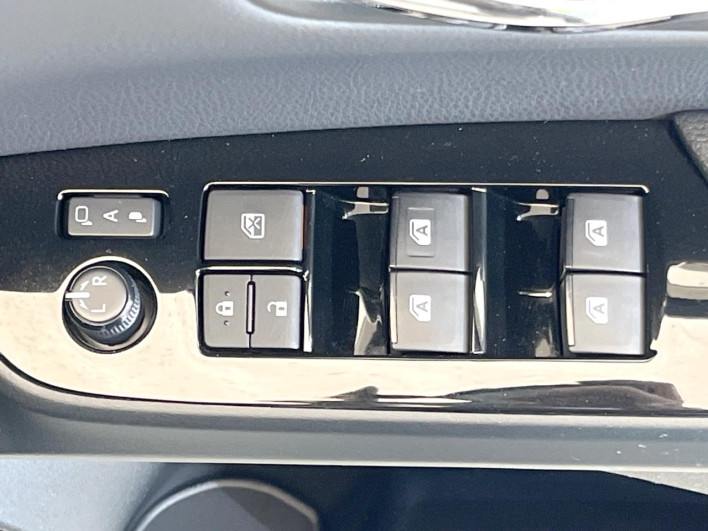 2017 Toyota Prius PHV DLA-ZVW52 (UW-6a1ba7917184b)[13]