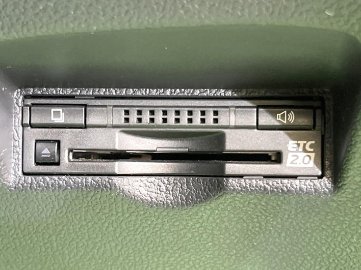 2017 Toyota Prius PHV DLA-ZVW52 (UW-6a1ba7917184b)[15]
