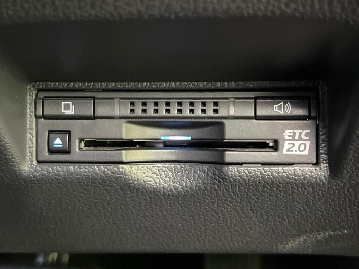 2017 Toyota Prius PHV DLA-ZVW52 (UW-6a1ba79175e6e)[26]