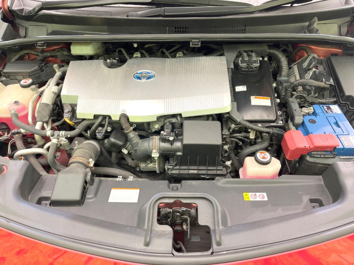 2017 Toyota Prius PHV DLA-ZVW52 (UW-6a1ba79175e6e)[6]