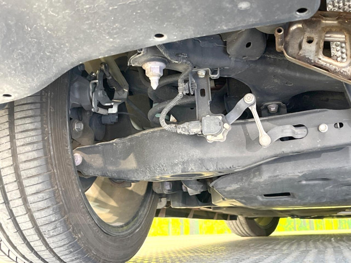 2017 Toyota Prius PHV DLA-ZVW52 (UW-6a1ba79175e6e)[13]