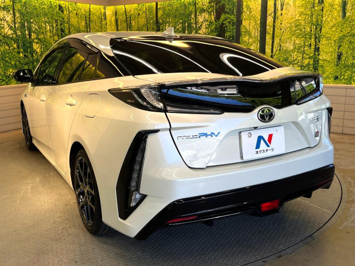 2018 Toyota Prius PHV DLA-ZVW52 (UW-6a1ba791b29e6)[8]