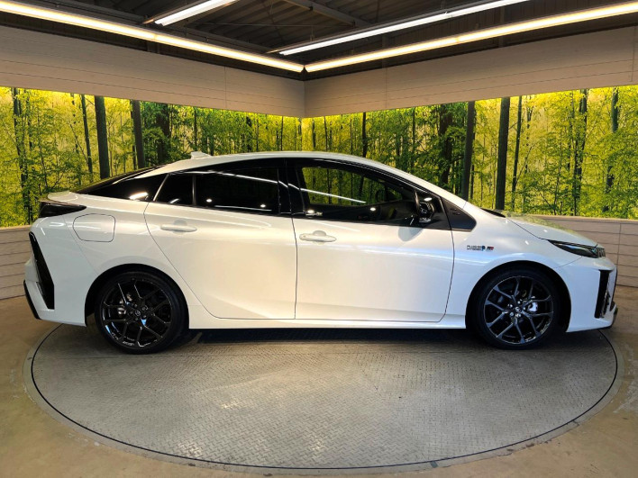2018 Toyota Prius PHV DLA-ZVW52 (UW-6a1ba791b29e6)[11]