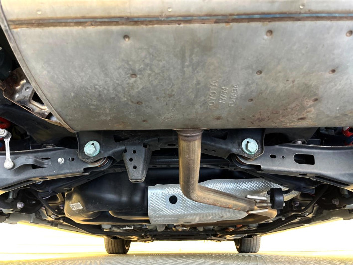 2018 Toyota Prius PHV DLA-ZVW52 (UW-6a1ba791b29e6)[17]