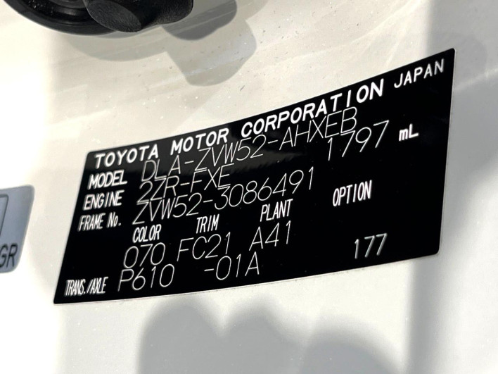 2018 Toyota Prius PHV DLA-ZVW52 (UW-6a1ba791b29e6)[1]