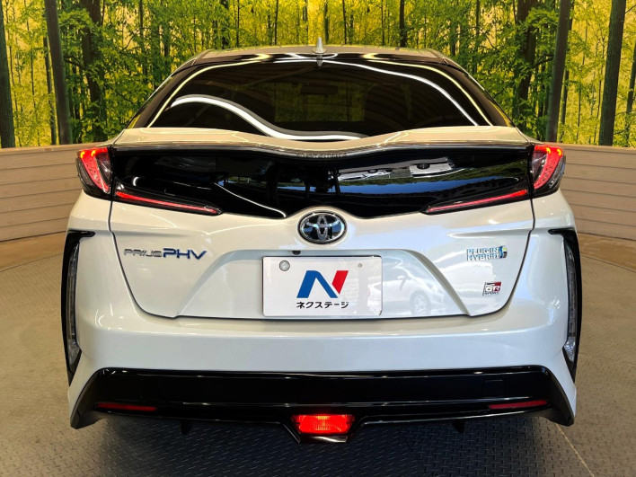 2018 Toyota Prius PHV DLA-ZVW52 (UW-6a1ba791b29e6)[16]