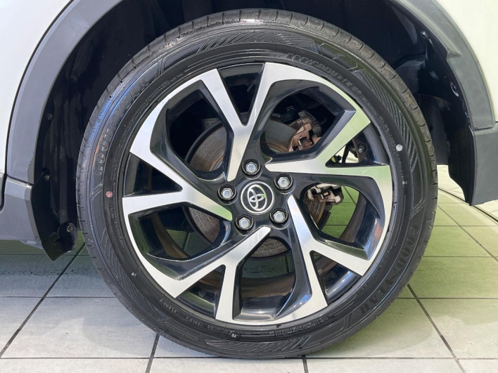 2017 Toyota C-HR DAA-ZYX10 (UW-6a1ba79ebcb7f)[7]