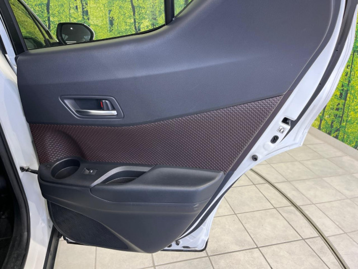2017 Toyota C-HR DAA-ZYX10 (UW-6a1ba79ebcb7f)[26]