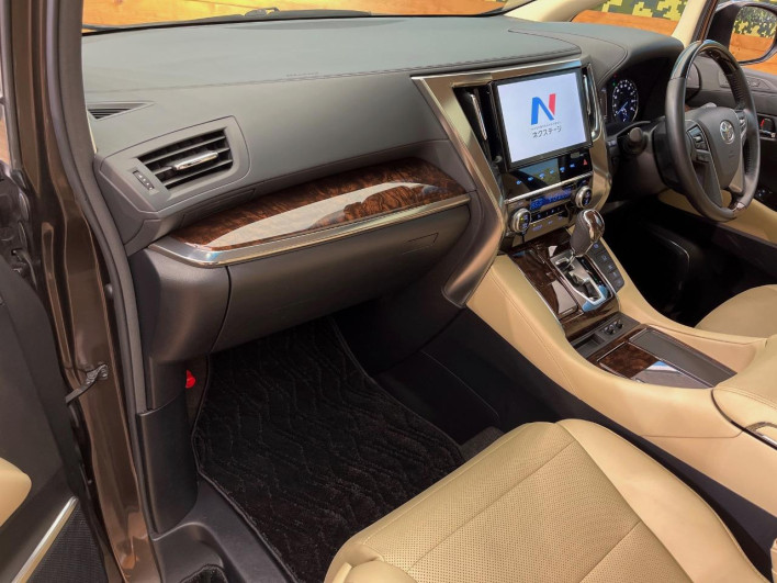 2019 Toyota Alphard Hybrid DAA-AYH30W (UW-6a1e48ac90880)[23]
