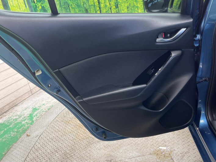 2016 Mazda Axela Sports LDA-BMLFS (UW-6a1e48cb948d6)[23]