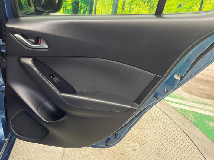 2016 Mazda Axela Sports LDA-BMLFS (UW-6a1e48cb948d6)[24]
