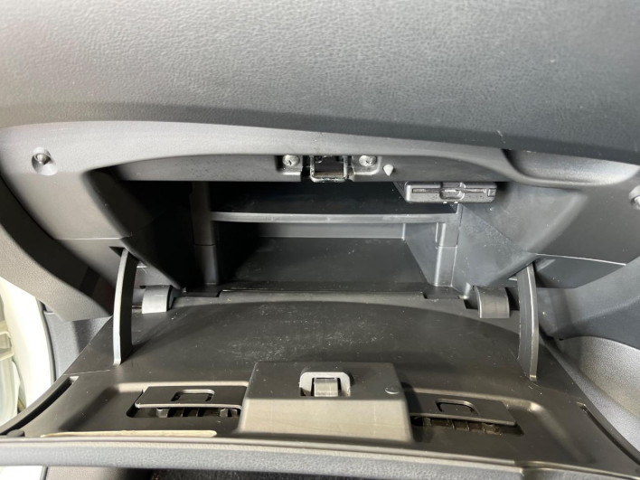 2019 Nissan Note DBA-E12 (UW-6a1e48e1f0c34)[19]