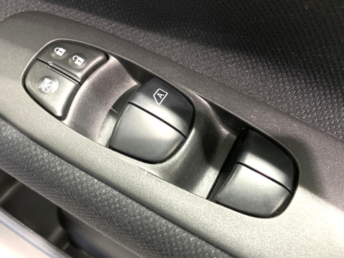 2012 Nissan Serena DBA-FC26 (UW-6a1e48e5704d8)[12]