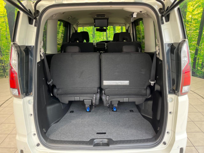 2016 Nissan Serena DAA-GFC27 (UW-6a1e48f411aa0)[19]