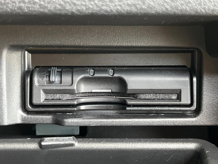 2016 Nissan Serena DAA-GFC27 (UW-6a1e48f411aa0)[29]