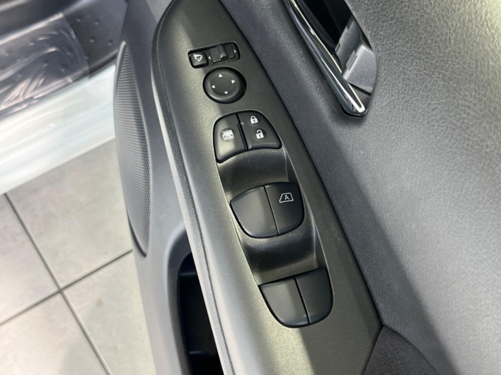 2016 Nissan Serena DAA-GFC27 (UW-6a1e48f411aa0)[27]