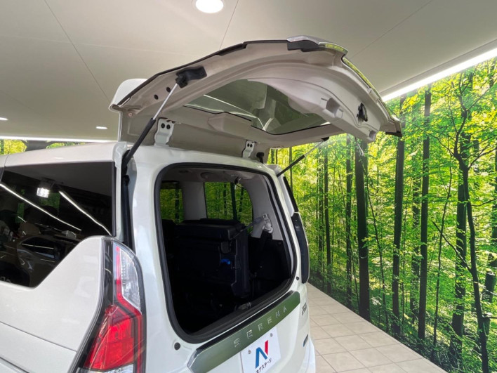 2016 Nissan Serena DAA-GFC27 (UW-6a1e48f411aa0)[15]