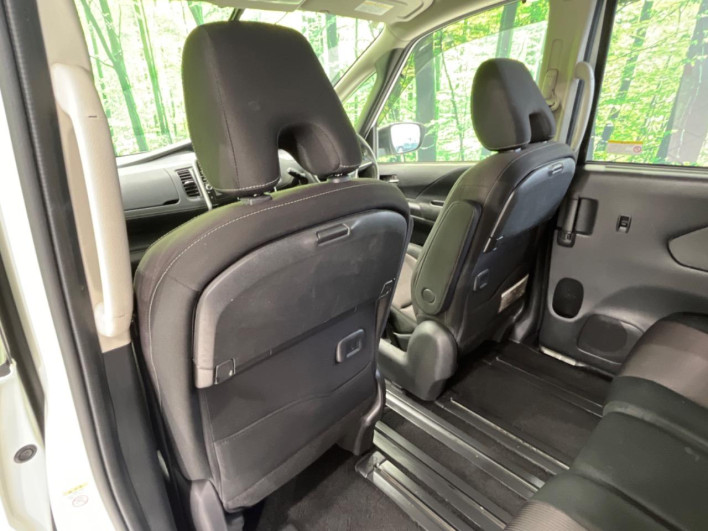 2016 Nissan Serena DAA-GFC27 (UW-6a1e48f411aa0)[23]