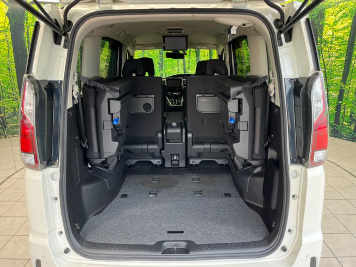 2016 Nissan Serena DAA-GFC27 (UW-6a1e48f411aa0)[16]