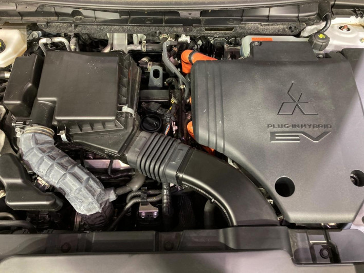 2022 Mitsubishi OUTLANDER PHEV 5LA-GN0W (UW-6a1e48fcca721)[6]