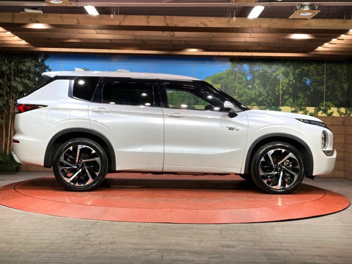 2022 Mitsubishi OUTLANDER PHEV 5LA-GN0W (UW-6a1e48fcca721)[16]