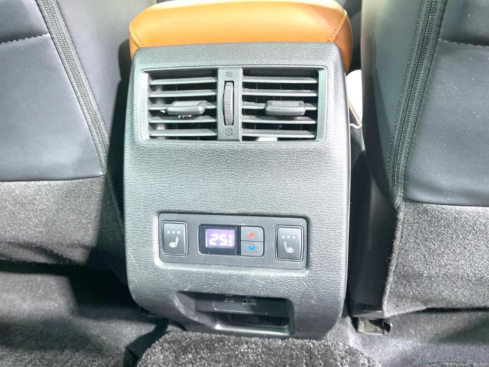 2022 Mitsubishi OUTLANDER PHEV 5LA-GN0W (UW-6a1e48fce6b18)[29]
