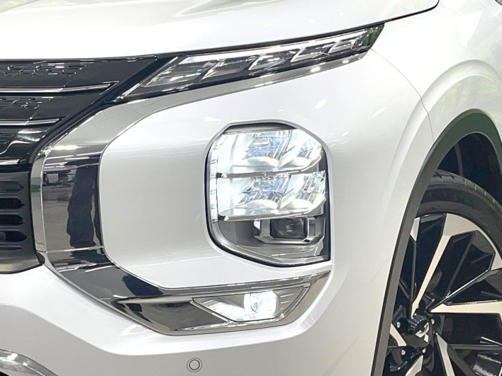 2022 Mitsubishi OUTLANDER PHEV 5LA-GN0W (UW-6a1e48fce6b18)[8]