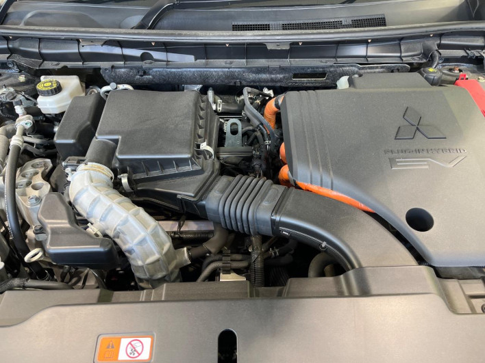 2022 Mitsubishi OUTLANDER PHEV 5LA-GN0W (UW-6a1e48ff008cd)[4]