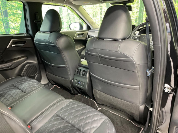 2022 Mitsubishi OUTLANDER PHEV 5LA-GN0W (UW-6a1e48ff156ad)[28]