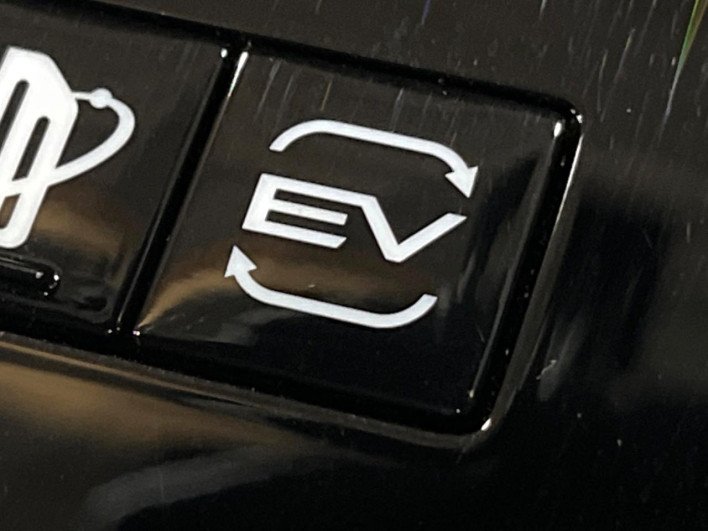2023 Mitsubishi OUTLANDER PHEV 5LA-GN0W (UW-6a1e48ff564cf)[11]