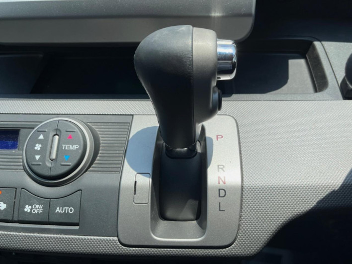 2015 Honda Freed hybrid DAA-GP3 (UW-6a1e4901a043b)[29]